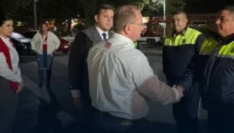 Camilo Pérez cuando visitó la base de la PMT.