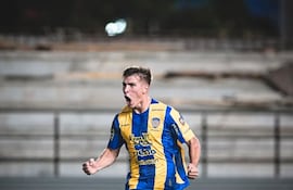 Iván Gabriel Maggi (26 años), goleador del Sportivo Luqueño y del campeonato Apertura, con 10 anotaciones.