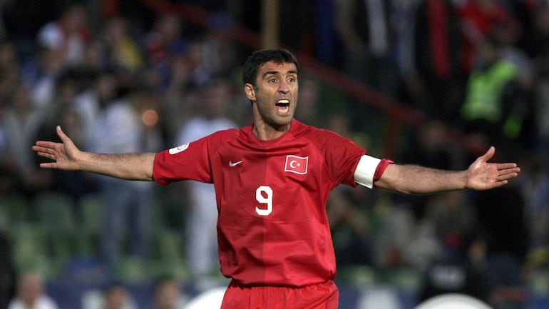Hakan Şükür, ex delantero de la selección de Turquía.