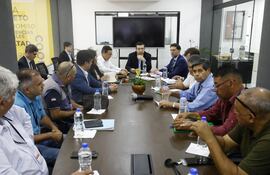 Reunión tripartita entre el Ministerio de Trabajo, Viceministerio de Transporte y representantes de choferes del transporte público.