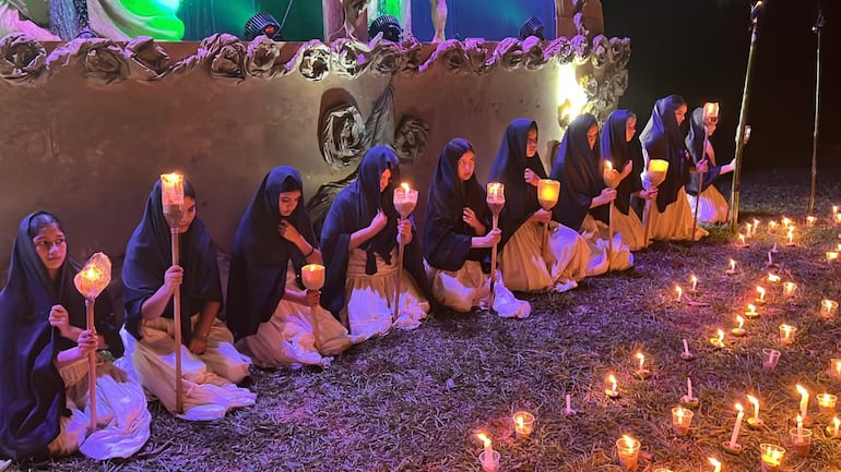 Valenzuela vivió una noche de fe y arte con masiva concurrencia en la cuarta edición de “Esculturas vivientes”, este Viernes Santo.