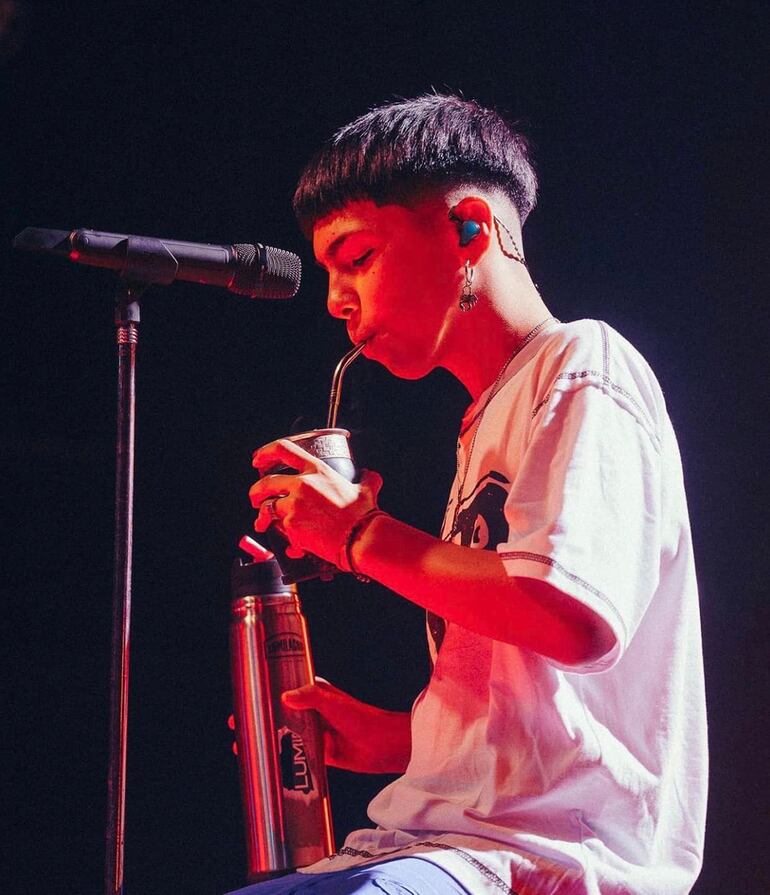 Milo J es un joven artista que a sus 16 años ya tiene EPs, un álbum y mucho reconocimiento.