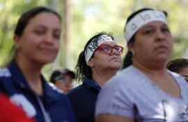 Integrantes de sindicatos laborales y otros uncionarios públicos están en contra del Proyecto de Ley de Carrera Civil. EFE/ Juan Pablo Pino