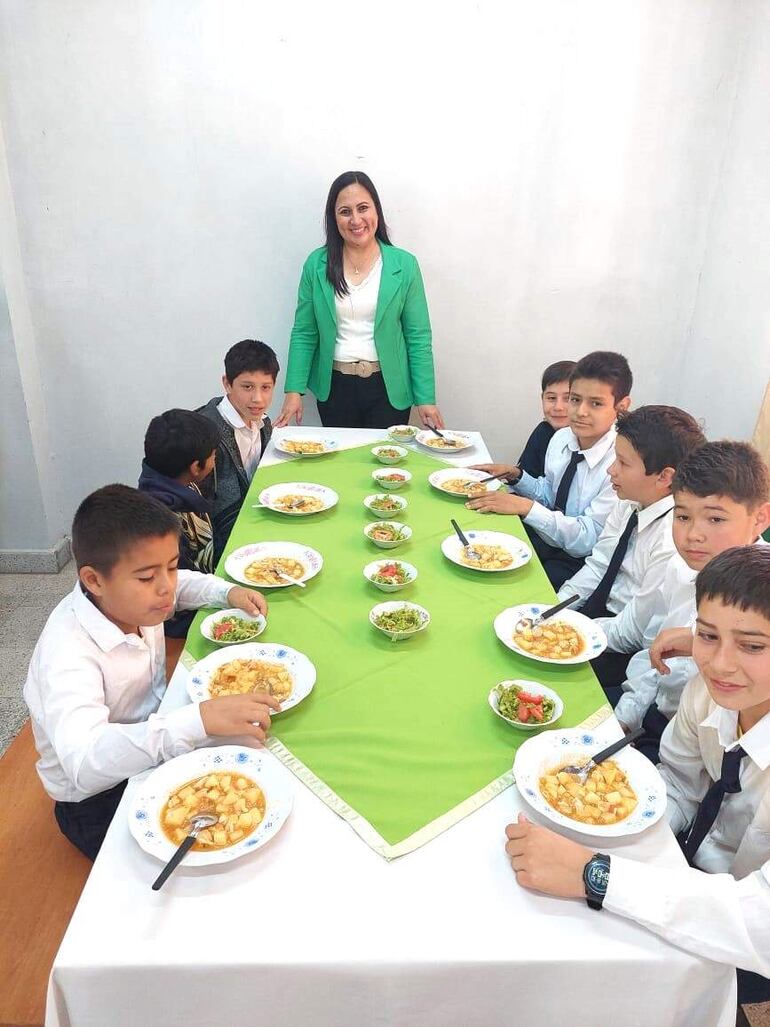 Los escolares de Sapucái ya disfrutan del almuerzo escolar.