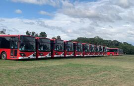 Abren licitación internacional para adquisición de buses eléctricos e infraestructura.