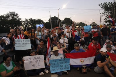 Pobladores de varias ciudades de Cordillera cerraron la ruta para exigir la protección del Acuífero Caacupé.