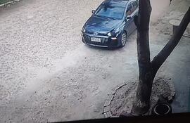 Delincuentes que perpetraron un hurto domiciliario en Capiatá se desplazaban en este automóvil.