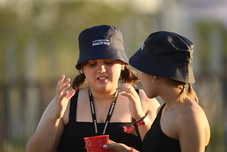 El público llega al Parque Olímpico Paraguayo donde se desarrollo el segundo día del asunciónico 2024.