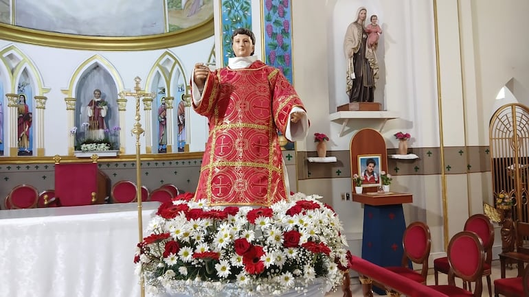 El santo patrono de la ciudad es San Lorenzo, diácono, y mártir.
