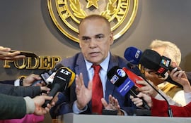 Basilio Núñez responde a preguntas sobre el apresamiento del exsenador Erico Galeano (ANR, HC).