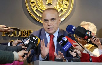 Basilio Núñez responde a preguntas sobre el apresamiento del exsenador Erico Galeano (ANR, HC).