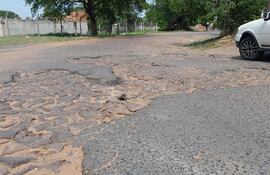 En estas condiciones se encuentra la avenida Pai Américo Ferreira desde hace ya más de tres años.