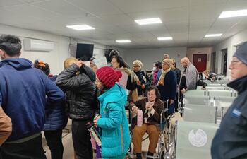 Pacientes del Hospital de Clínicas reclaman problemas para el agendamiento telefónico.