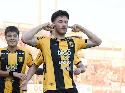Matías López, futbolista de Guaraní, celebra un gol en el partido frente a San Lorenzo por la fecha 2 del torneo Clausura 2026 de la Primera División de Paraguay en el estadio Gunther Vogel, en San Lorenzo, Paraguay.