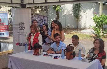 El intendente de Asunción, Oscar Rodríguez, y el Ministro de la Niñez, Walter Rodríguez, durante la presentación de inversión para Codeni