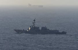 Un buque destructor de la Marina de los Estados Unidos patrulla en el mar Arábigo, el pasado 21 de abril.
