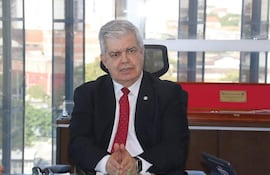 Enrique Riera, ministro del Interior, durante la reunión con rectores de universidades privadas y públicas.