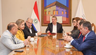 Senadores colorados disidentes con autoridades del TSJE. (Foto. Gent.)