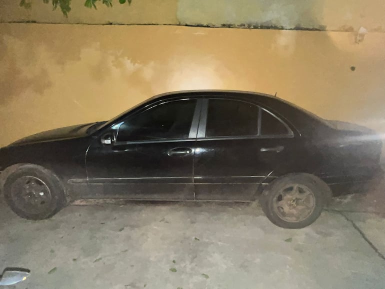 Detienen a dos mecánicos que presuntamente intentaban sacar repuestos de un vehículo incautado en Fernando de la Mora