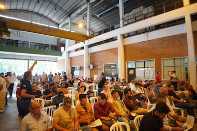 Subasta de vehículos en desuso de la ANDE.