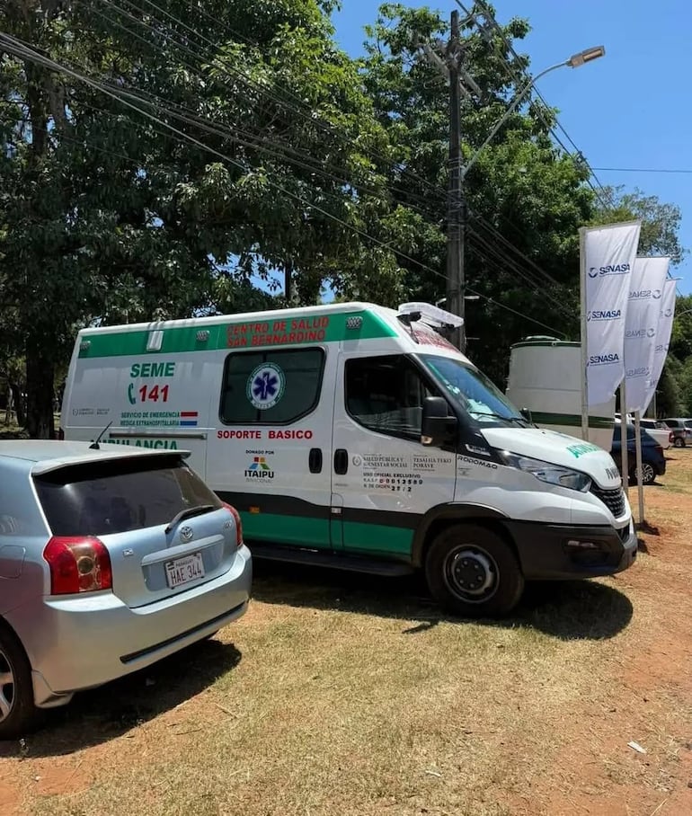 Esta es una de las ambulancias del SEME que está operando en la ciudad.