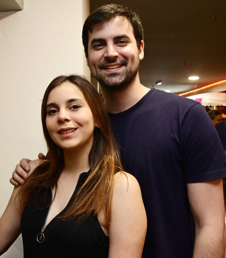 Sofí Mongelós y Anthony Carrillo.