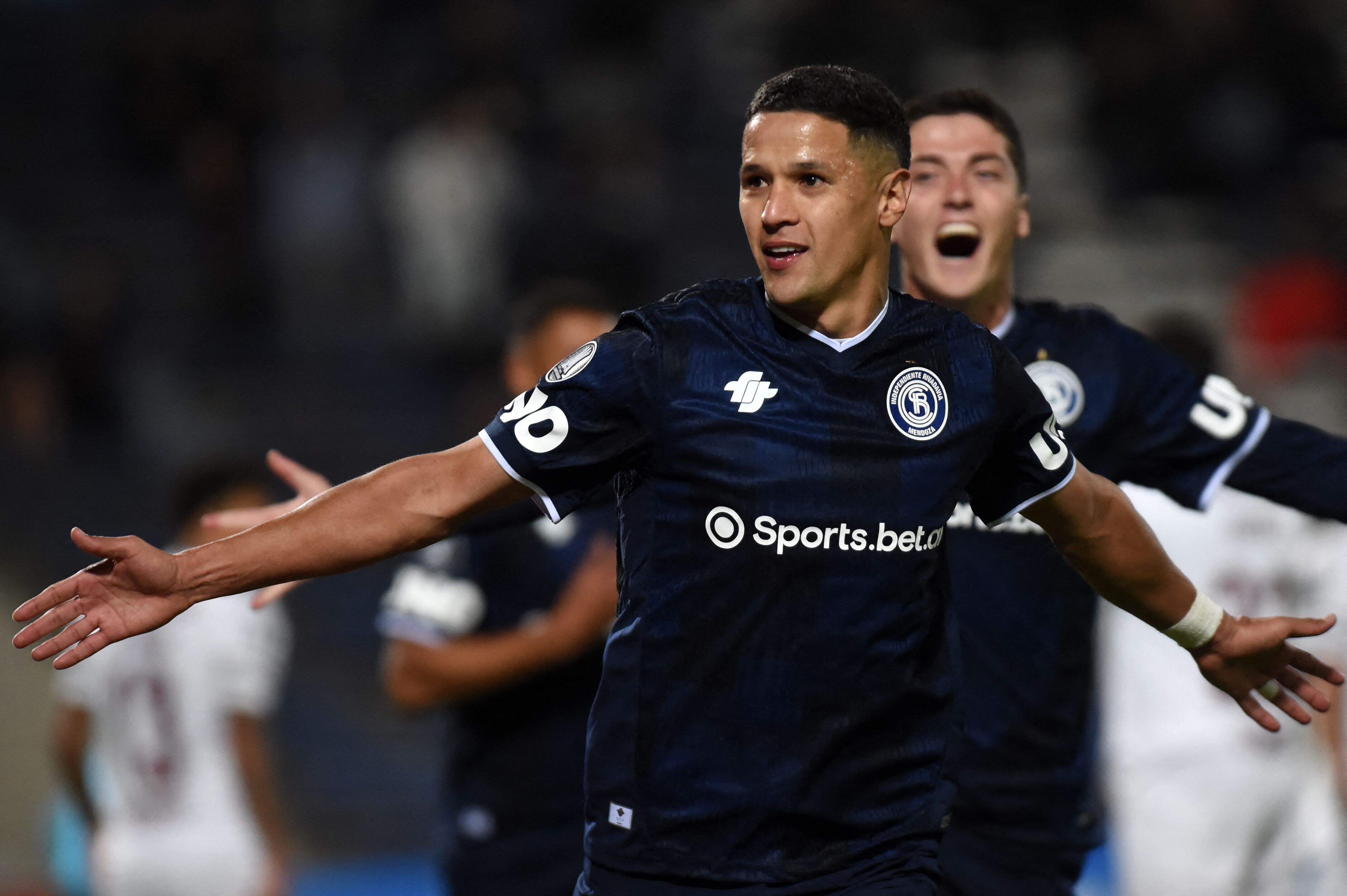 Independiente Rivadavia avanza a octavos de la Libertadores con gol agónico de Fluminense