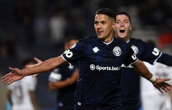 El paraguayo Álex Adrián Arce (30 años) marcó su quinto gol en la copa e iguala al compatriota Carlos González de Independiente del Valle, ambos goleadores del certamen continental.