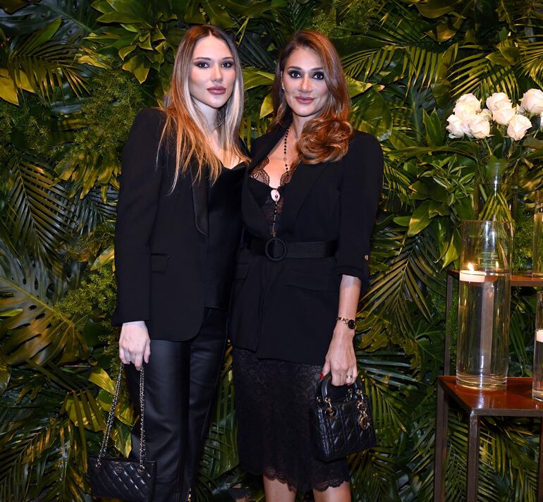 Andrea Saldívar y Gissella De Tommaso.