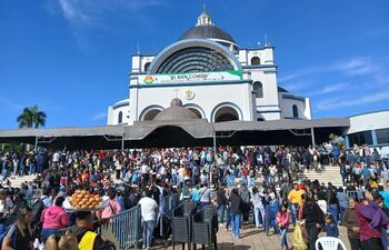 La Basílica de Caacupé se alista para recibir a miles de peregrinos en la tradicional celebración mariana.