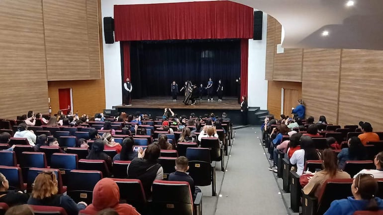 Teatro Municipal de Villarrica habilitado para eventos culturales y artísticos.