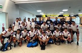 La delegación Pynandi previo al viaje a Guarujá, para la final.