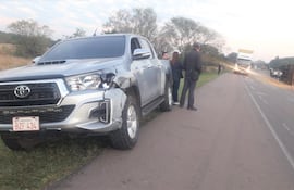 Vuelco de camión de gran porte ocasiona choque entre dos vehículos en Escobar.