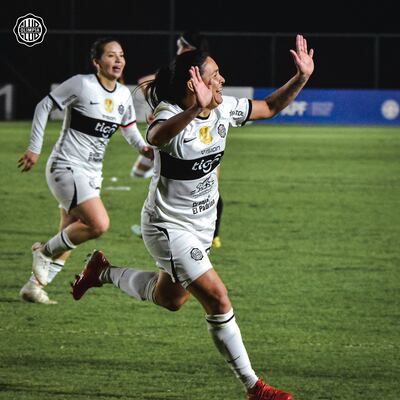 festejo de Amada Peralta, goleadora del torneo con ocho goles convertidos