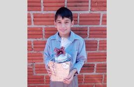 En fecha 23 de marzo de 2025 falleció la madre del niño y al día siguiente Benítez Sosa trajo al pequeño para el entierro de su madre y del cementerio lo llevó nuevamente ya sin el consentimiento de su abuela materna.