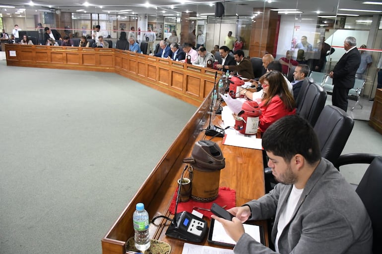 Sesión d la Junta municipal de Asunción ,08-04-2026