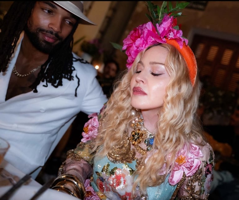 La Reina del Pop con su novio Akeem. (Instagram/Madonna)