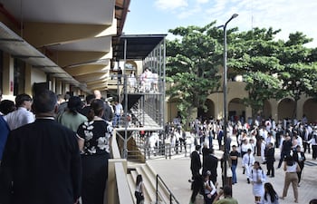 Los estudiantes del CNC retornaron este lunes al renovado colegio tras casi un año de paralización total por obras