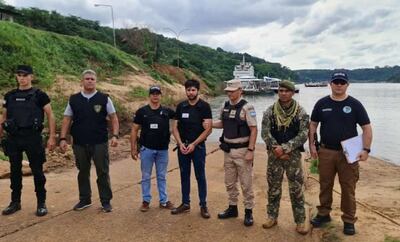 El asaltante argentino fue entregado a las autoridades argentinas en el puerto de Tres Fronteras.
