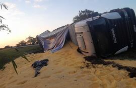 Vuelco de vehículo en Gral. Bernardino Caballero.