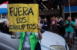 Imagen ilustrativa de una protesta frente a la sede del Jurado de Enjuiciamiento de Magistrados en contra de la corrupción (Foto de archivo).