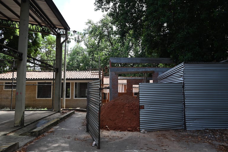 Otra vista de la obra donde el viernes 9 de febrero no se encontró a ningún trabajador en la escuela República de Panamá.