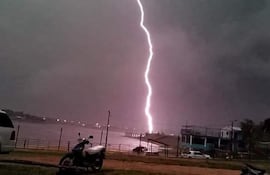 pilar-el-frente-de-tormenta-que-afecto-con-fuerza-al-nordeste-argentino-ingreso-a-eembucu-generando-fuertes-rafagas-de-viento-intensas-descargas-el-223403000000-1802885.jpeg