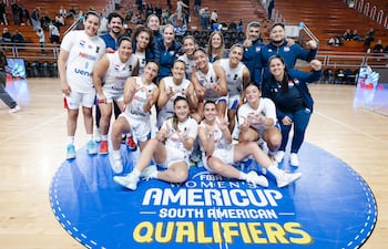 El plantel paraguayo en el Sudamericano Femenino, "festejan" el quinto puesto, si bien quedaron fuera de la AmeriCup 2027.