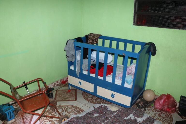 El cuerpo de la víctima fue encontrado al costado de la cuna de su hijo de un año.