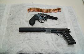 Armas incautadas en una de las celdas de la Cárcel de Coronel Oviedo.