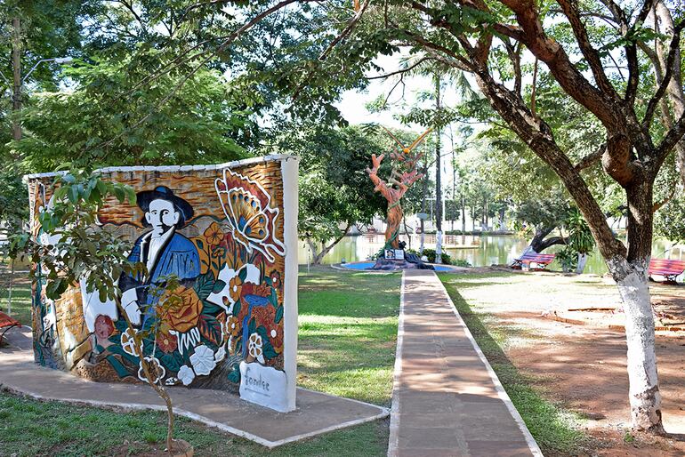 Villarrica también capitaliza su perfil como cuna de poetas e intelectuales, con museos, bibliotecas y espacios culturales que atraen a visitantes interesados en su patrimonio.