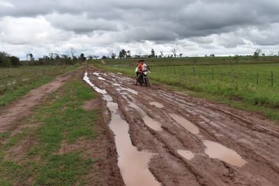 El medio de transporte más utilizado en esta zona de Santaní es la motocicleta, debido a que los vehículos de cuatro ruedas no pueden ingresar.