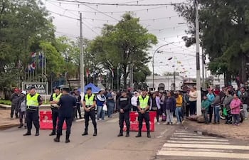 Funcionarios de Aseo Urbano de Villarrica se declaran con brazos caídos por salarios atrasados.