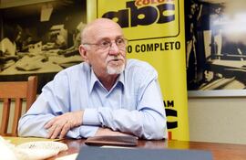 Fotografía de archivo: el poeta paraguayo Jacobo Rauskin.